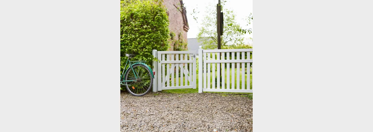 Stakit: Find det perfekte stakit til din have og forhave hos Fence-Line.dk