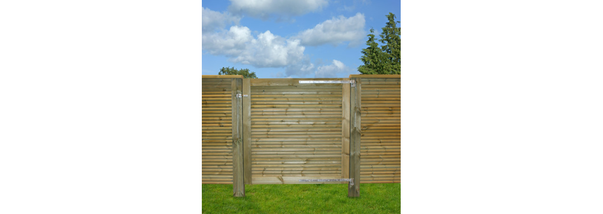 Opstning af stolper til havelge