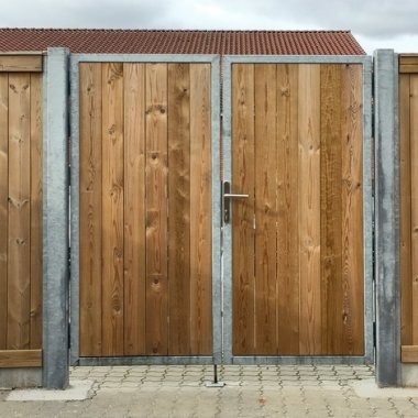 Dobbeltlåger til betonhegn