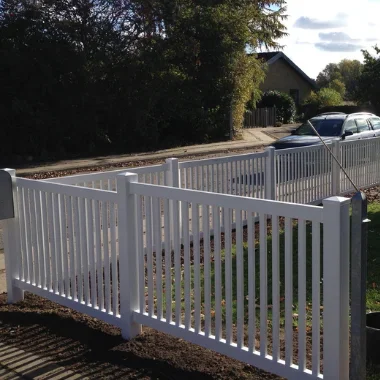 Tremmehegn med smalle stakitstave