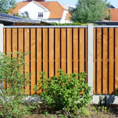 Bræddehegn lodret / Betonhegn