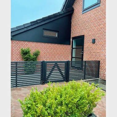 Enkeltlåger til PLUS Tokyo hegn