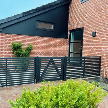 Enkeltlåger til PLUS Tokyo hegn