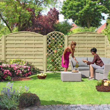 Kraftigt lamelhegn bue op Kampen