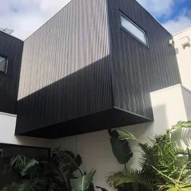 Lefkas facadebeklædning i komposit MØRK ANTRACIT