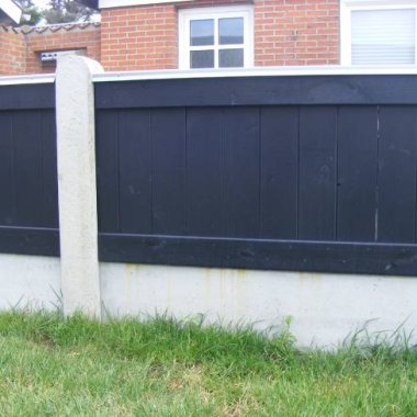 Plankehegn trykimprægneret sortmalet