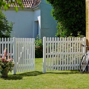 Stakit (forhavehegn) inkl. stolper og tilbehør