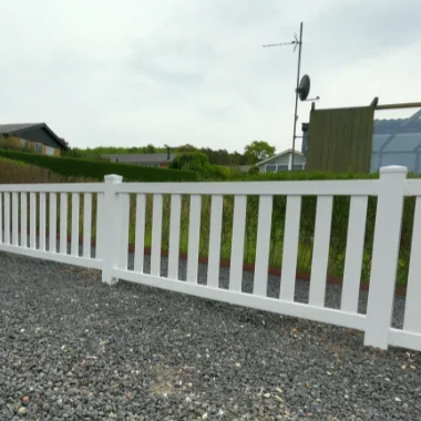 Tremmehegn med brede stakitstave