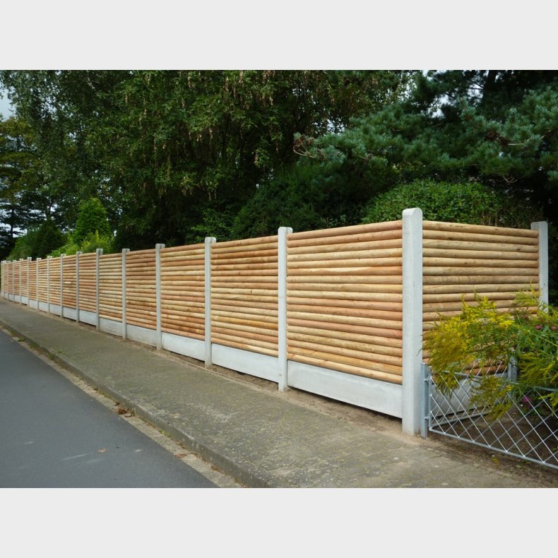 Vandret raftehegn med betonstolper og betonbundplade - Guldklasse