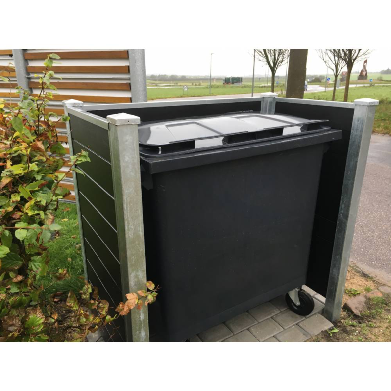 Nice skraldespandsskjuler i komposit med galvaniserede stlstolper