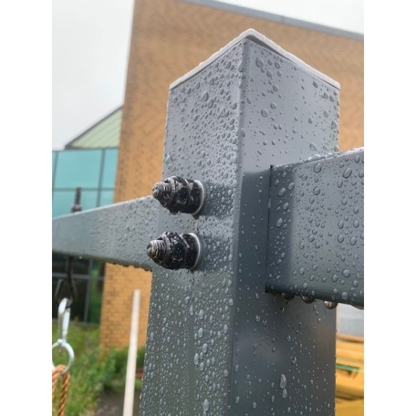 Gyngestativ i stl med 2 gynger og klatrestige  solid kvalitet i stilrent design