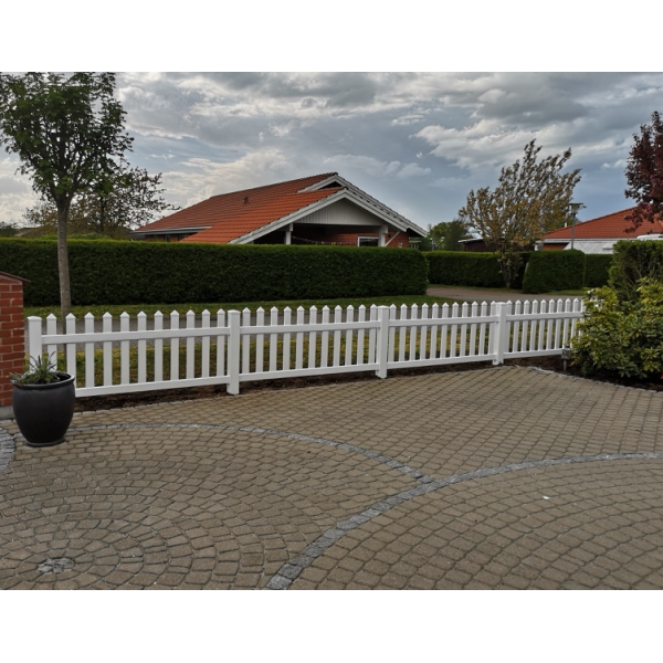 Guldklasse: Skagen hegn lige med brede stave inkl. pvc stolper og tilbehr