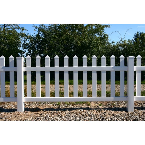 PVC Skagen hegn lige med brede stave i 180x120cm (BxH)