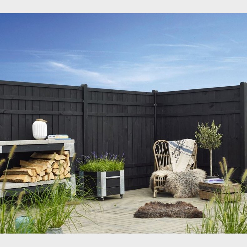 Rustik plankehegn i sort 180x158cm (BxH)