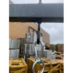 STET UDENFOR! Gyngestativ i stl inkl. 2 rde gyngesder og klatrestige i pulverlakeret gr 