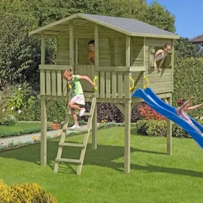 Slvklasse: Leon legehus i tr p stolper 