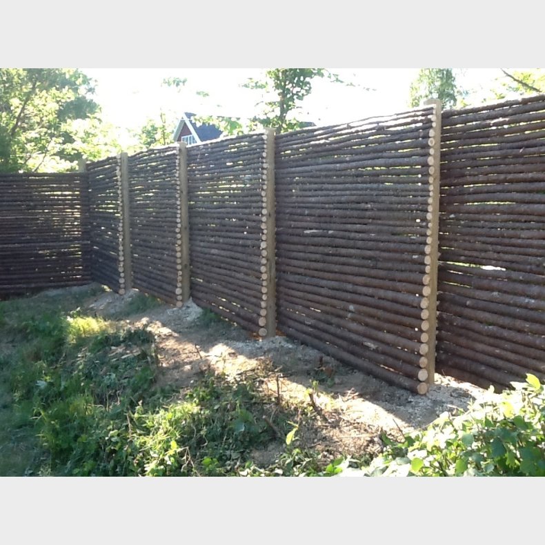 Raftehegn med bark 5-9cm rafter med ROBINIESTOLPER - Platinklasse