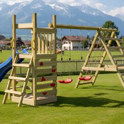 Piccoo Pro leget�rn med gynger, klatrenet, klatrev�g og picnicbord