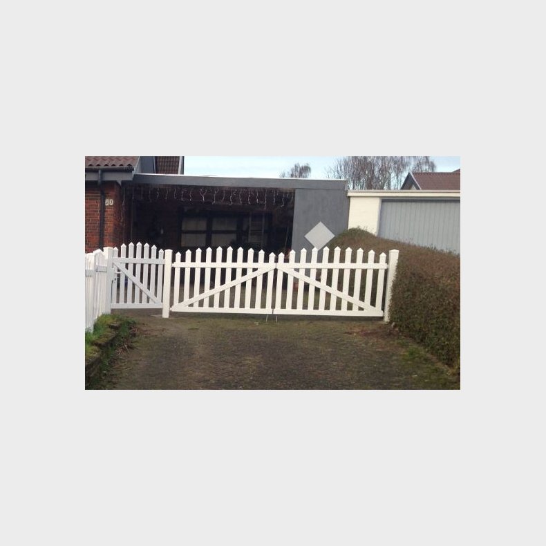 PVC Skagen dobbeltlge bue opad med brede stave i (150x150) x 120cm (BxH)