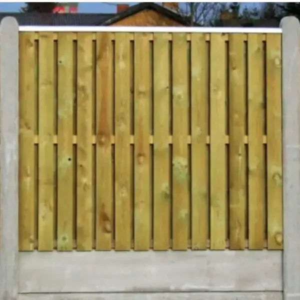 Guldklasse: Lodret brddehegn inkl. betonstolper, betonbundplade og tilbehr