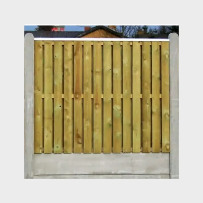 Lodret brddehegn med betonstolper og betonbundplade - Guldklasse