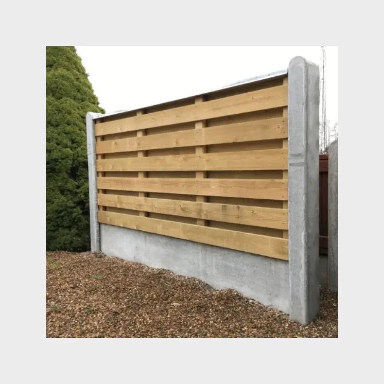 Vandret brddehegn med betonbundplade og betonstolper - Guldklasse