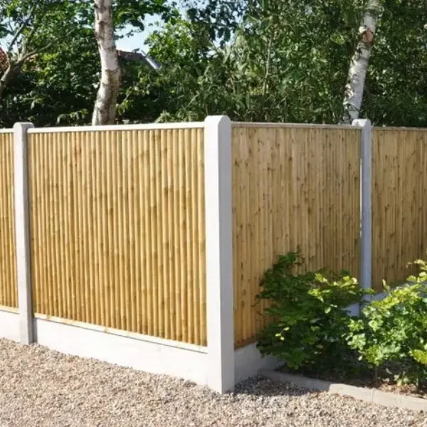 Guldklasse: Lodret raftehegn inkl. betonstolper, betonbundplade og tilbehr