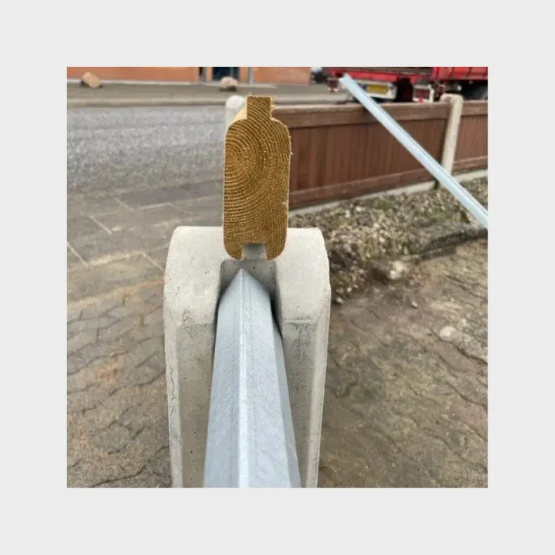 Blokhus profil med betonstolper, betonbundplade - Platinklasse