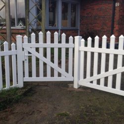 PVC Skagen enkeltlge bue opad med brede stave i 100x80cm (BxH)