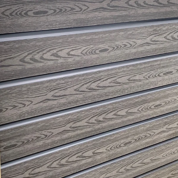 Slvklasse: Alaska komposithegn med stlbundplade galvaniserede stlstolper og tilbehr