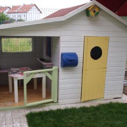 Legehus Ella med terrasse, kbmandsdisk og bnk  et hyggeligt samlingspunkt i haven 1,54m2 + 1,39m2