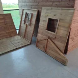 Legehus Ella med terrasse, kbmandsdisk og bnk  et hyggeligt samlingspunkt i haven 1,54m2 + 1,39m2