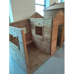 Legehus Ella  trlegehus med terrasse, bnk og kbmandsdisk