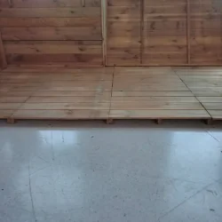 Legehus Ella med terrasse, kbmandsdisk og bnk  et hyggeligt samlingspunkt i haven 1,54m2 + 1,39m2