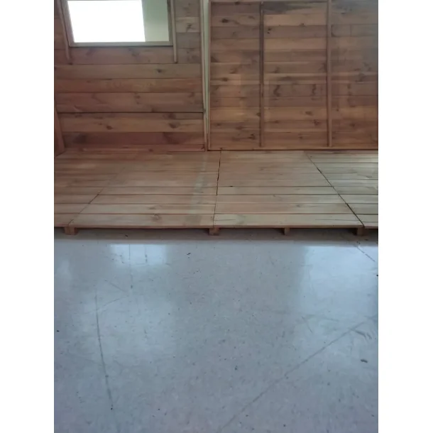 Legehus Ella  trlegehus med terrasse, bnk og kbmandsdisk