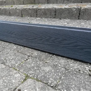 Kompositbrt i sort 180x16x2cm (LxHxT) - model Milano