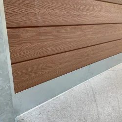 Guldklasse: Nice komposithegn med stlbundplade, galvaniserede stlstolper og tilbehr