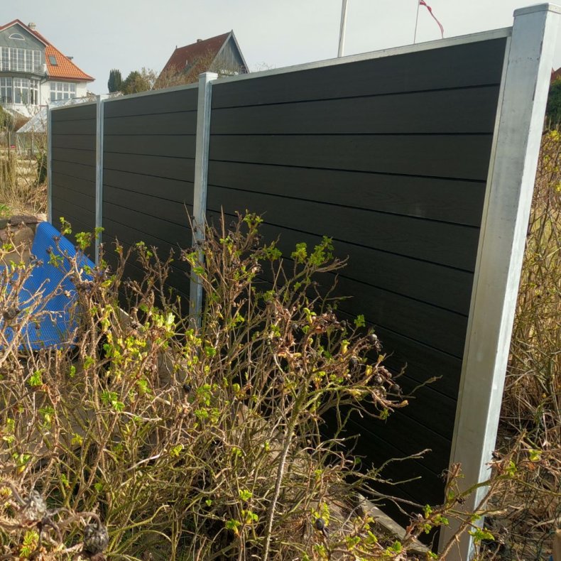 Nice komposithegn med galvaniserede stlstolper - Guldklasse