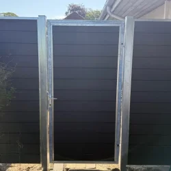 Nice enkeltlge i komposit inkl. stolper 97cm i bredden x den valgte hjde