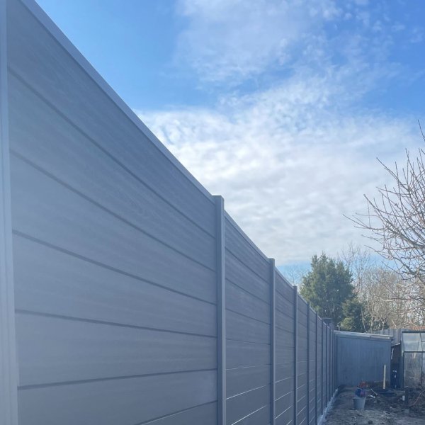 Nice komposithegn med aluminiumsstolper i antracit - Guldklasse