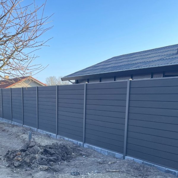 Nice komposithegn med aluminiumsstolper i antracit - Guldklasse