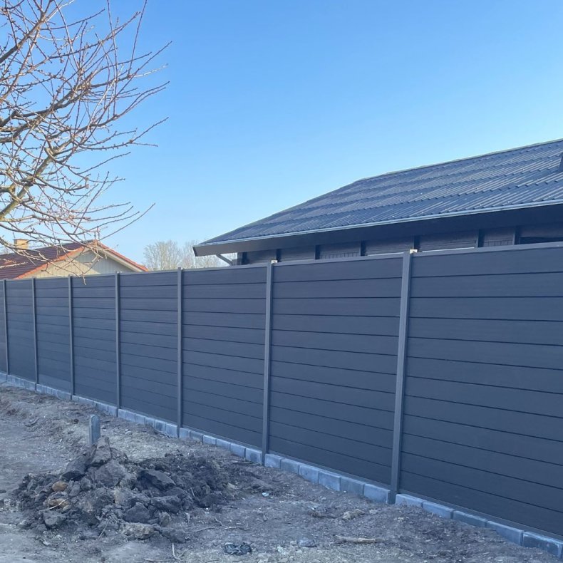 Nice komposithegn med alu stolper i antracit - Guldklasse