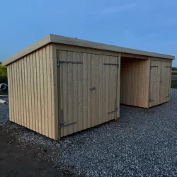 Guldklasse: Nordic Multihus 3-moduler med 2 dobbeltdre og ben front i ubehandlet tr p 14m2