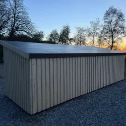 Guldklasse: Nordic Multihus 3-moduler med 2 dobbeltdre og ben front i ubehandlet tr p 14m2