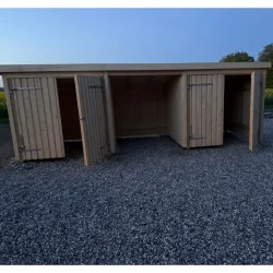 Guldklasse: Nordic Multihus 3-moduler med 2 dobbeltdre og ben front i ubehandlet tr p 14m2