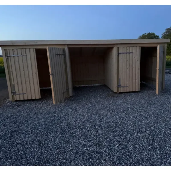 Guldklasse: Nordic Multihus 3-moduler med 2 dobbeltdre og ben front i ubehandlet tr p 14m2