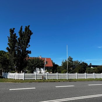 Guldklasse: Skagen hegn bue nedad med smalle stave inkl. pvc stolper og tilbehr