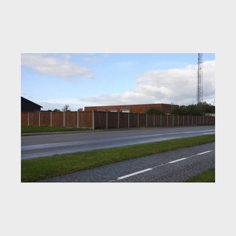 Plankehegn i teakmalet trykimprgneret fyr 189x60cm (90cm over jord)