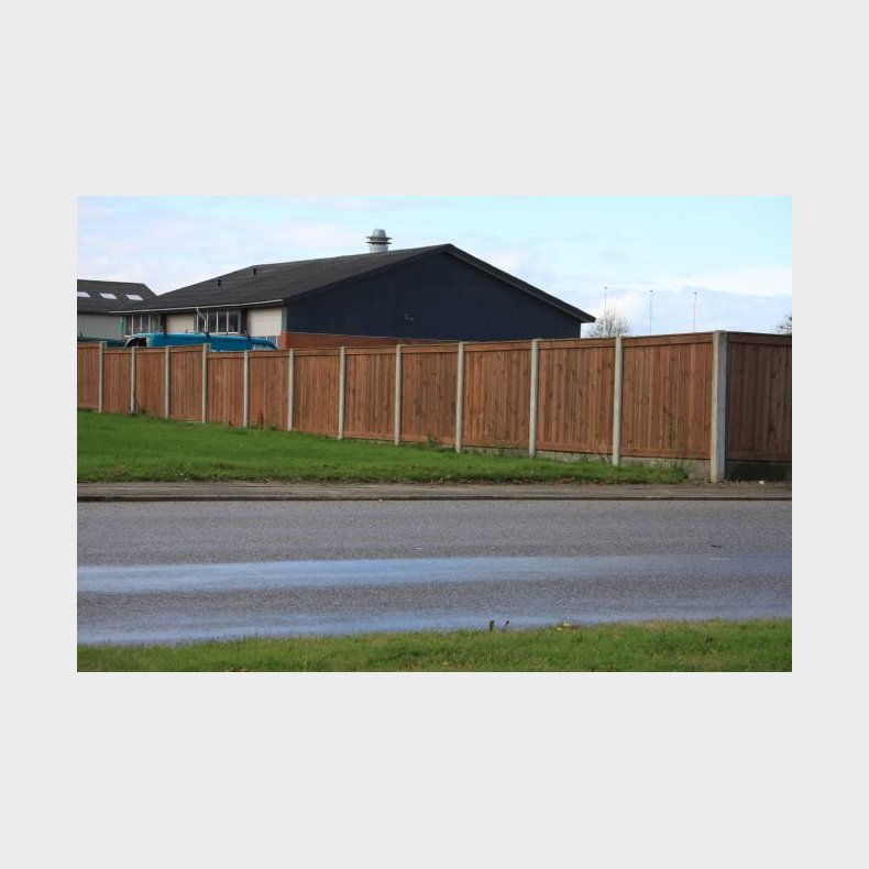 Plankehegn i teakmalet trykimprgneret fyr 189x60cm (90cm over jord)