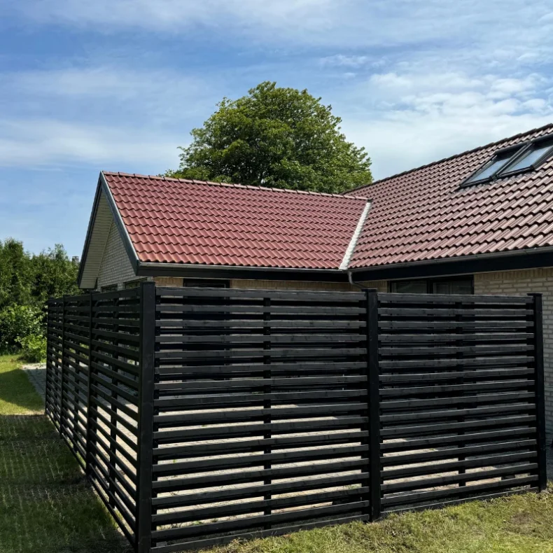 PLUS Osaka terrassehegn med trstolper - Guldklasse